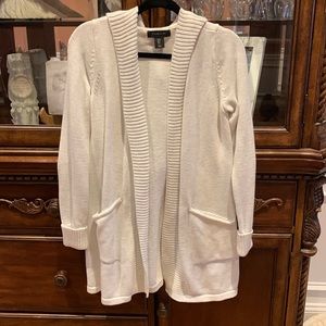 Tahari white longlined sweater with hood